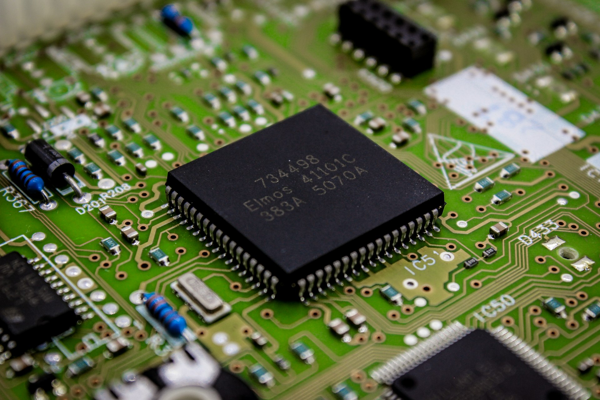 Computer chip on a printed circuit board