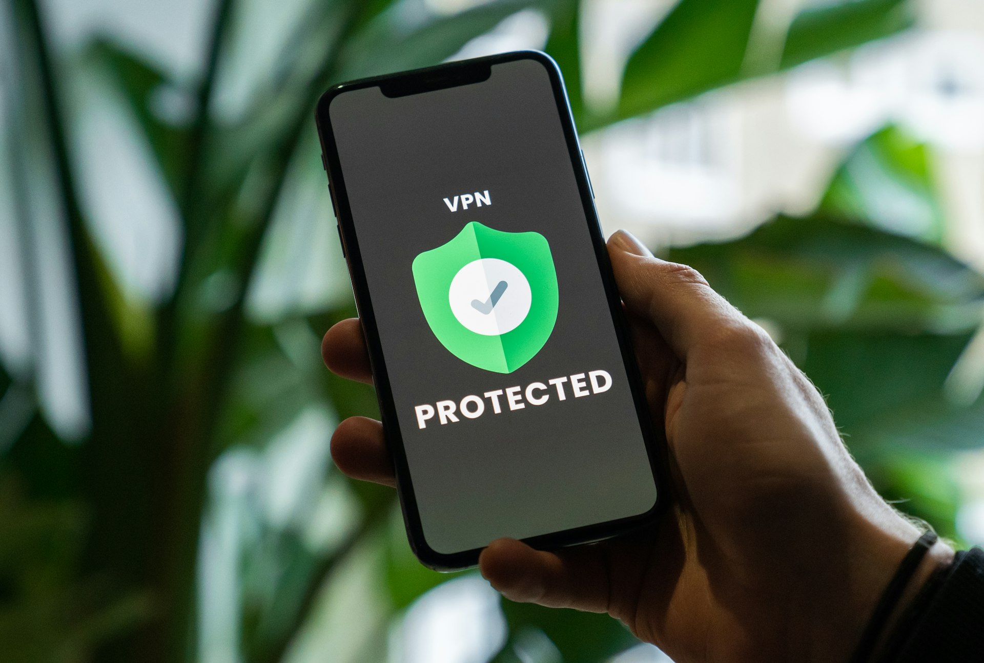 Smartphone displaying a privacy/security lock screen